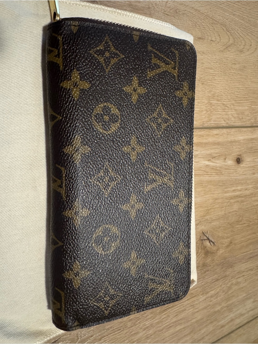 Louis - Picture 3 of 5